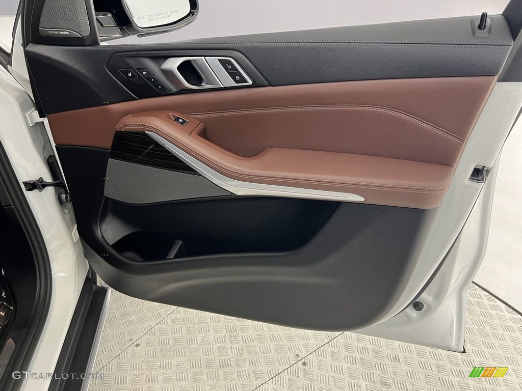 2020 BMW X5 xDrive40i Coffee Door Panel Photo #146146569