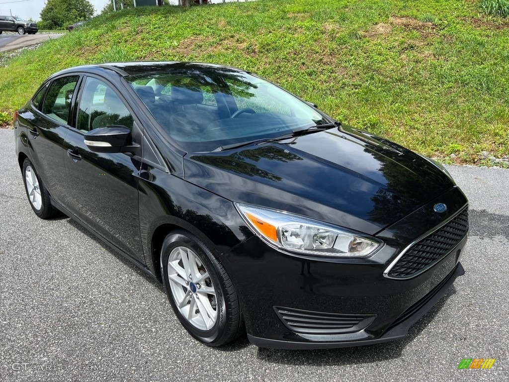 2015 Focus SE Sedan - Tuxedo Black Metallic / Medium Light Stone photo #4