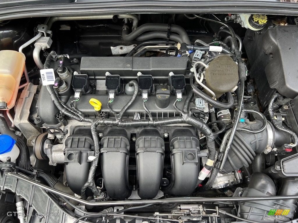 2015 Ford Focus SE Sedan Engine Photos