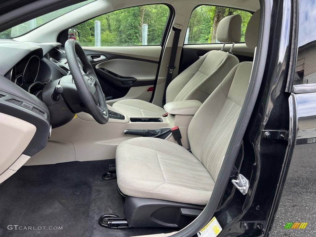 2015 Ford Focus SE Sedan Front Seat Photo #146148471