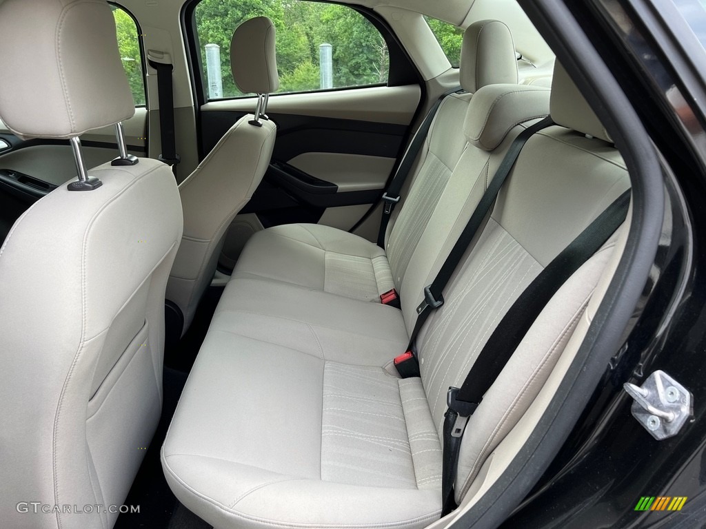 2015 Ford Focus SE Sedan Rear Seat Photo #146148531