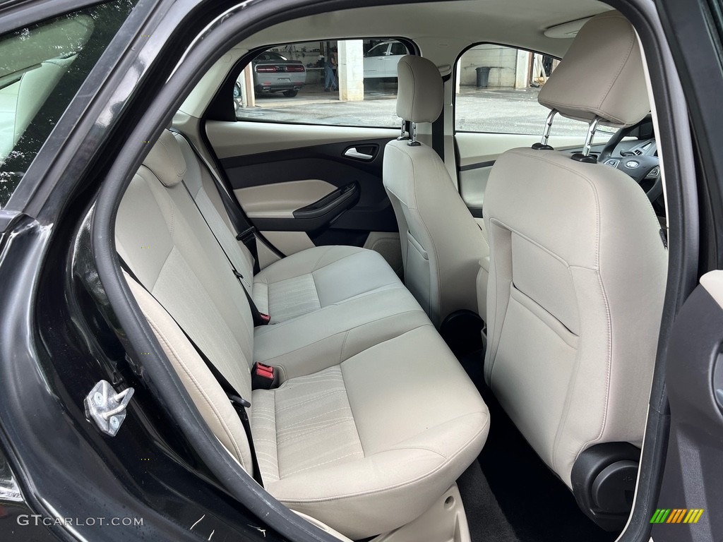 2015 Ford Focus SE Sedan Rear Seat Photos