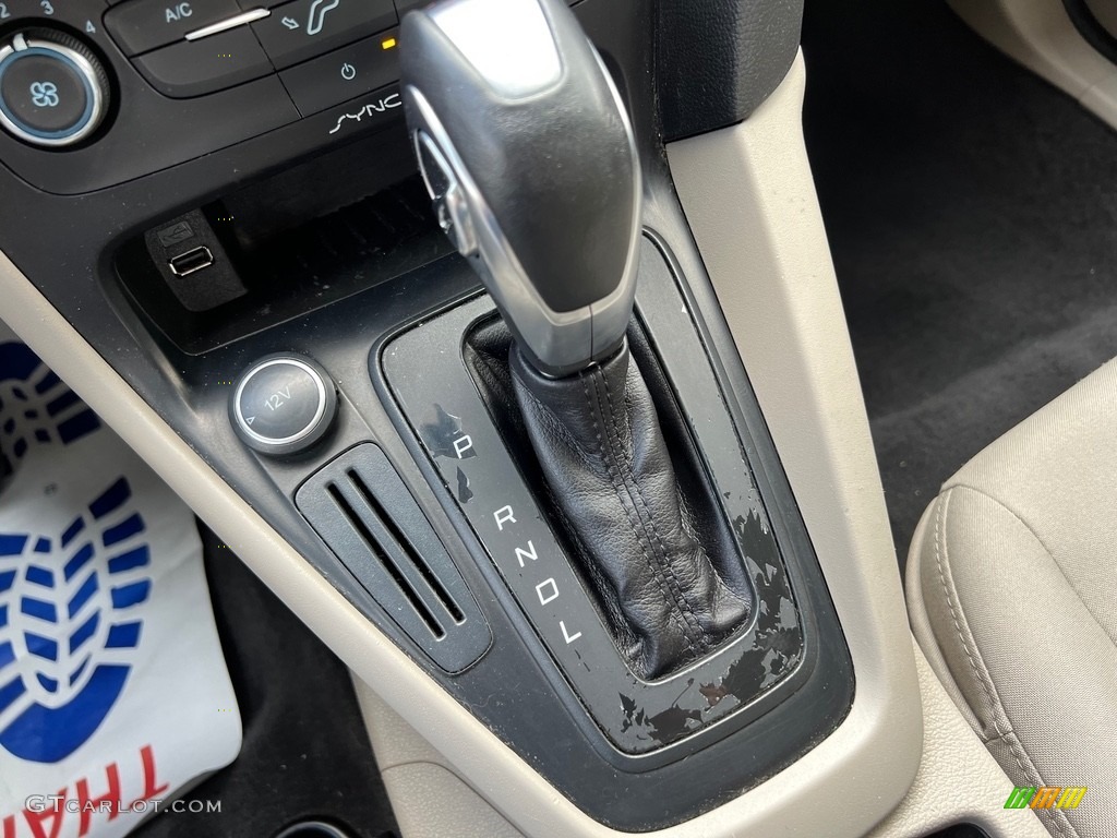 2015 Ford Focus SE Sedan Transmission Photos