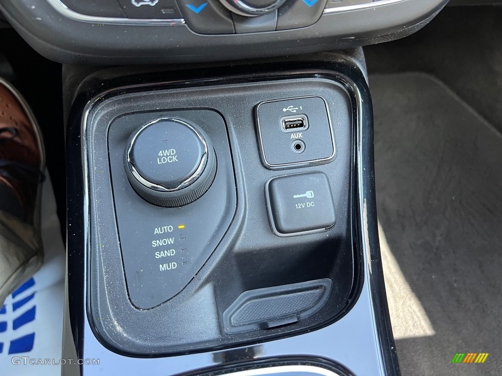 2020 Jeep Compass Limted 4x4 Controls Photos