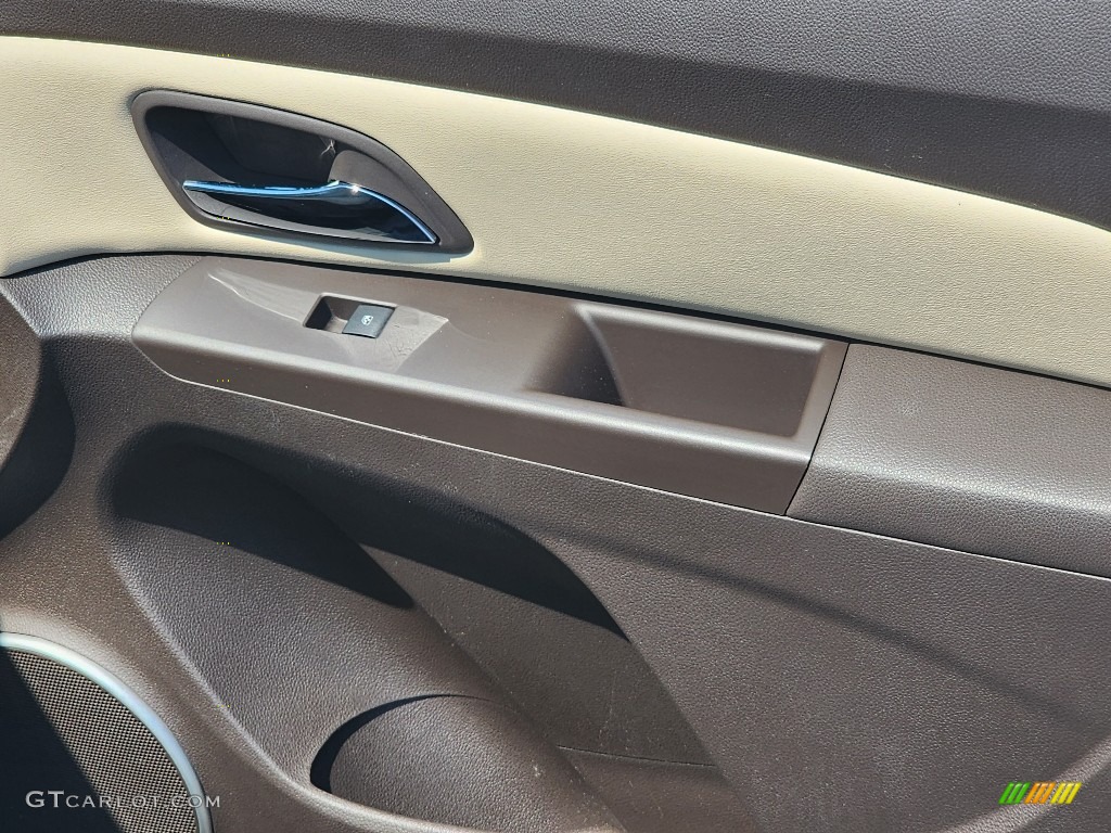 2011 Cruze LTZ - Gold Mist Metallic / Cocoa/Light Neutral Leather photo #10