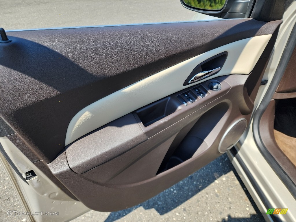 2011 Cruze LTZ - Gold Mist Metallic / Cocoa/Light Neutral Leather photo #26