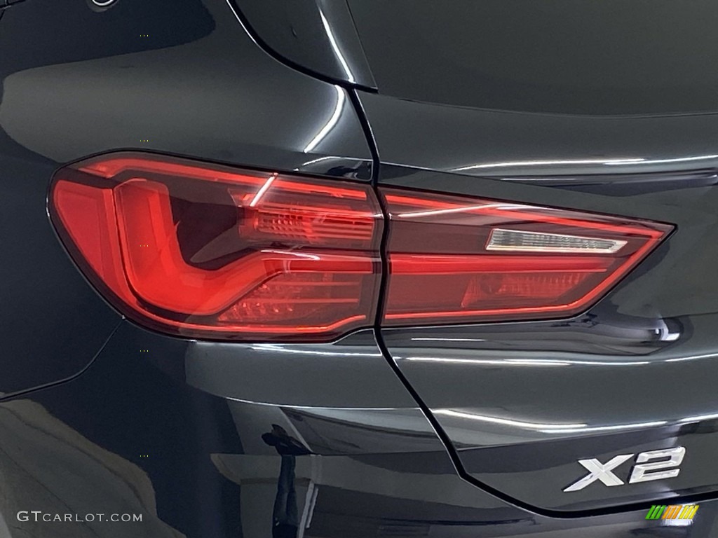 2020 X2 sDrive28i - Black Sapphire Metallic / Black photo #8