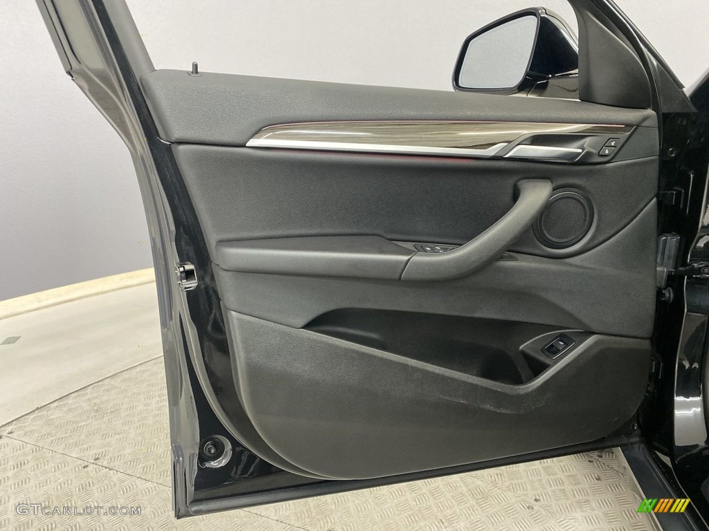 2020 X2 sDrive28i - Black Sapphire Metallic / Black photo #12