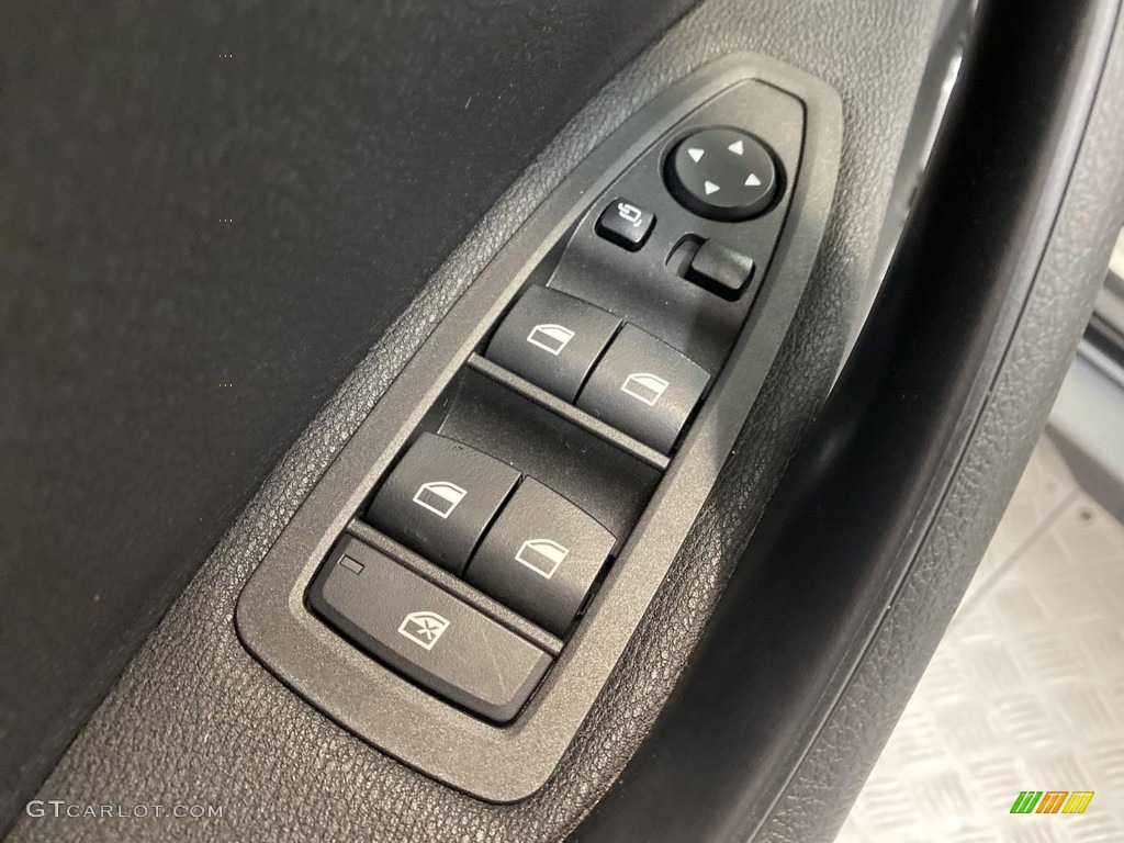 2020 X2 sDrive28i - Black Sapphire Metallic / Black photo #13