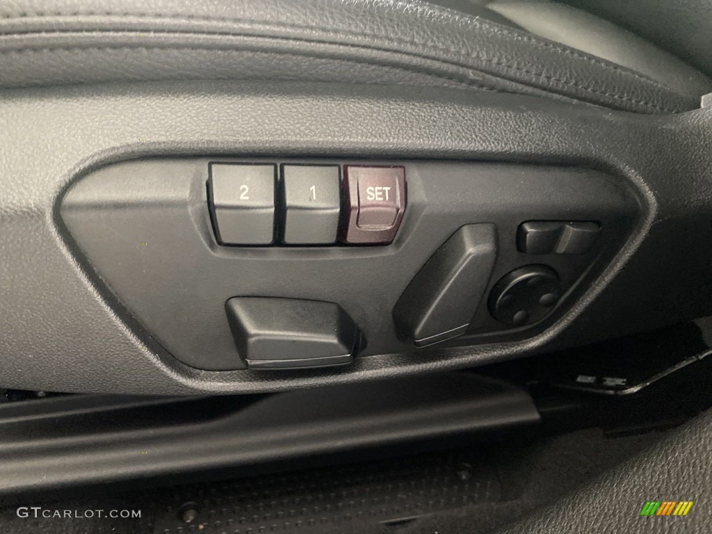 2020 X2 sDrive28i - Black Sapphire Metallic / Black photo #14