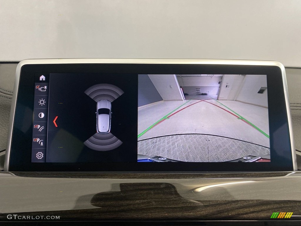 2020 X2 sDrive28i - Black Sapphire Metallic / Black photo #24