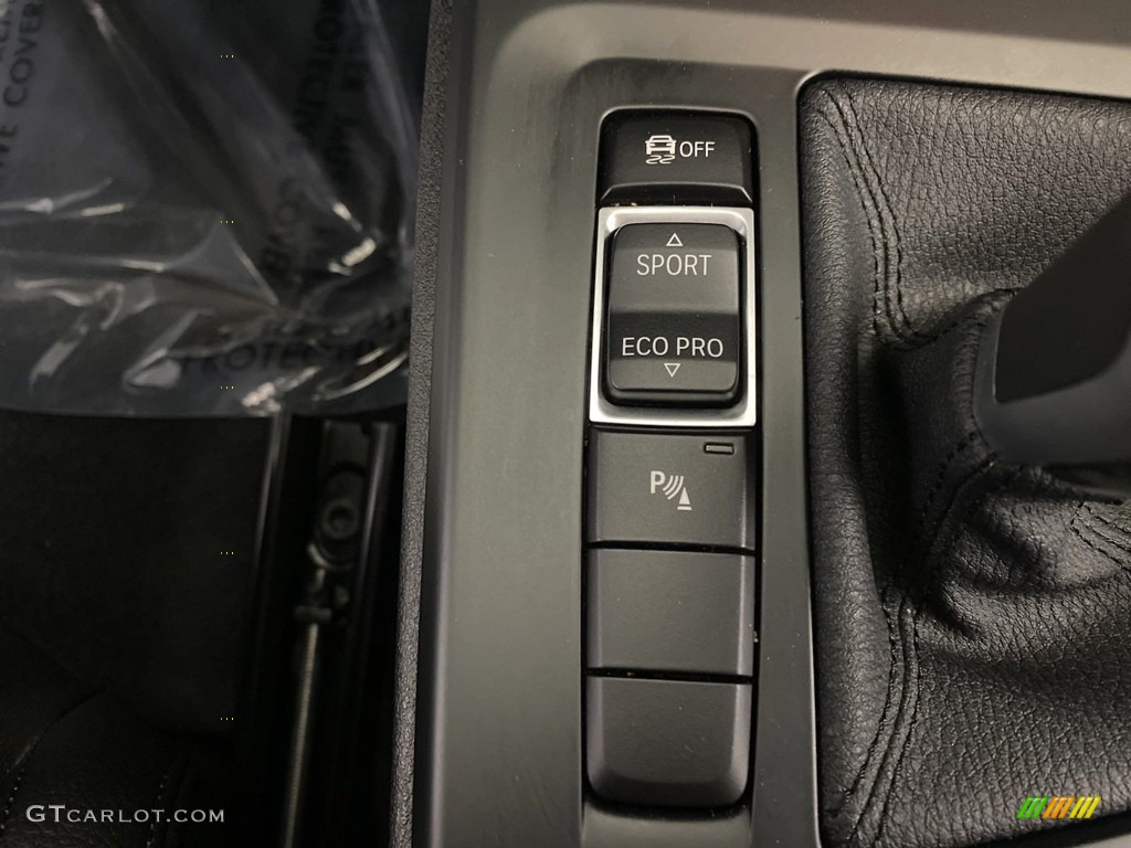 2020 X2 sDrive28i - Black Sapphire Metallic / Black photo #27