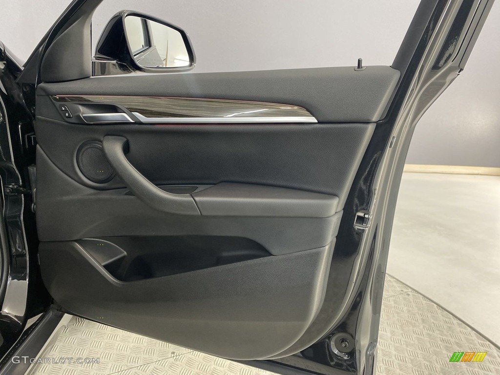 2020 X2 sDrive28i - Black Sapphire Metallic / Black photo #31