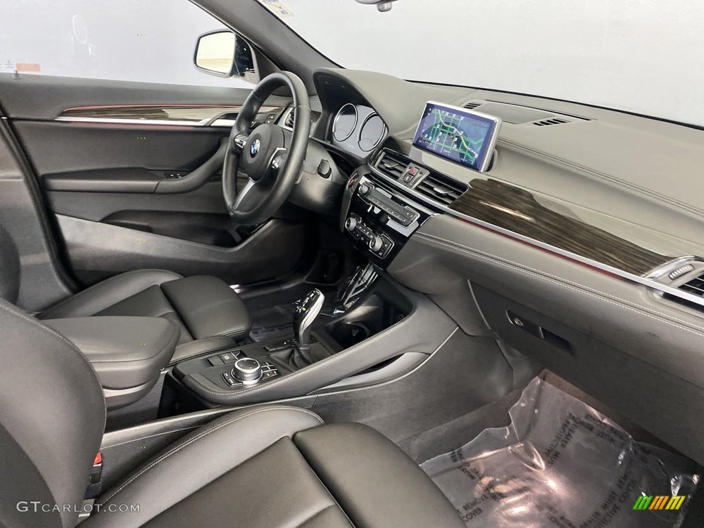 2020 X2 sDrive28i - Black Sapphire Metallic / Black photo #32