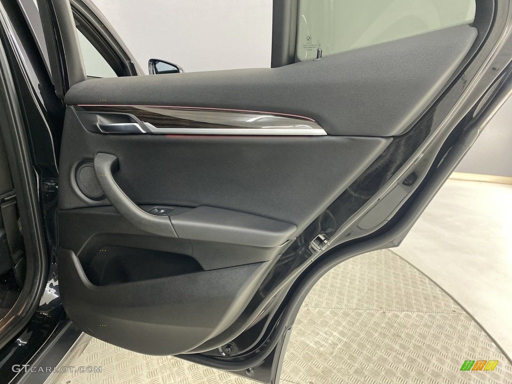 2020 X2 sDrive28i - Black Sapphire Metallic / Black photo #34
