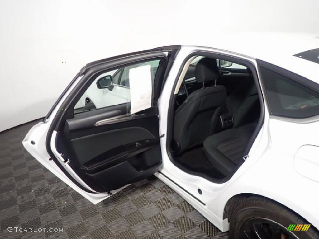 2020 Fusion SE - Oxford White / Ebony photo #30