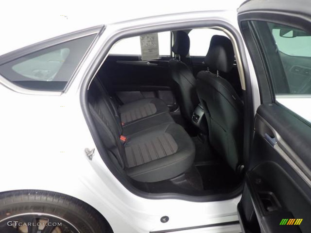 2020 Fusion SE - Oxford White / Ebony photo #33