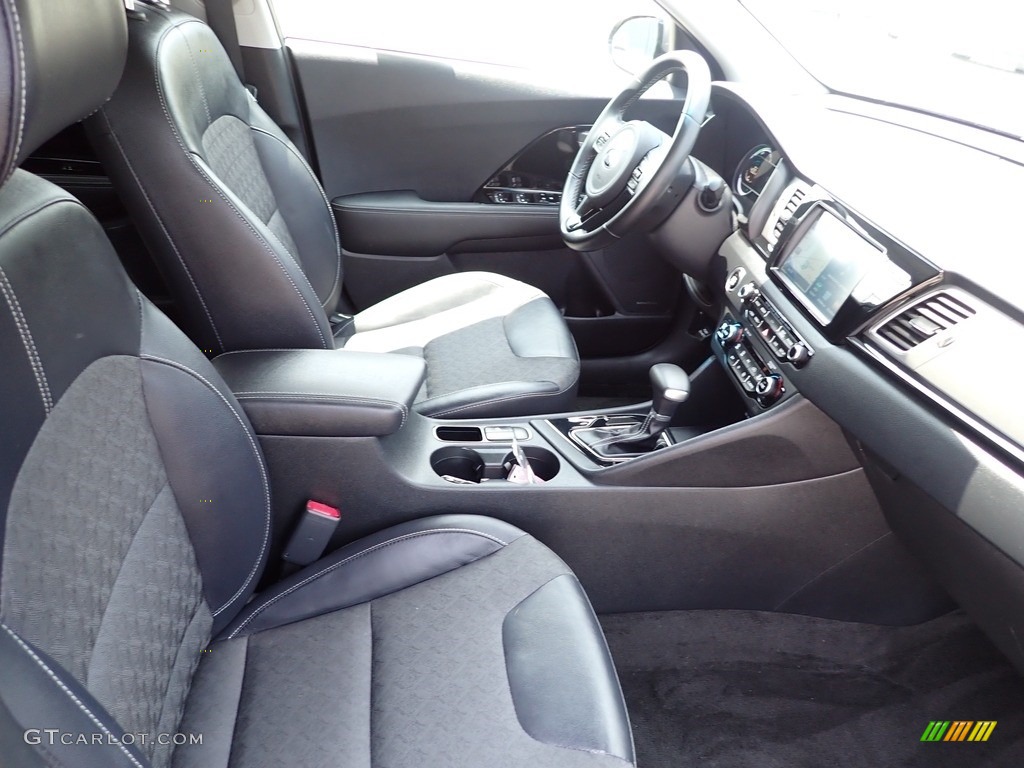 Charcoal Interior 2018 Kia Niro EX Hybrid Photo #146157050