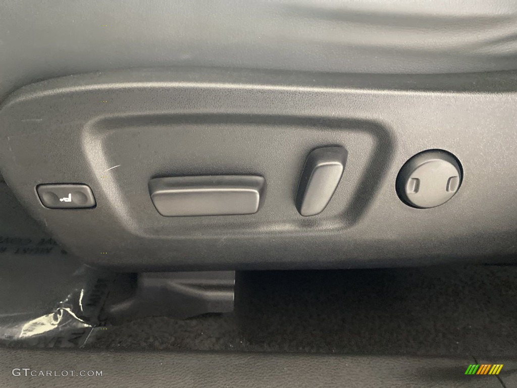 2019 Toyota Highlander XLE Controls Photo #146158105