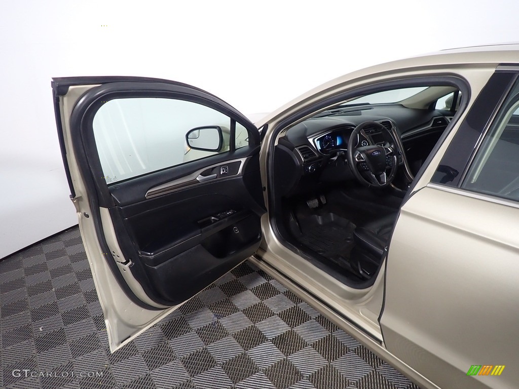 2018 Fusion Hybrid SE - White Gold / Ebony photo #19