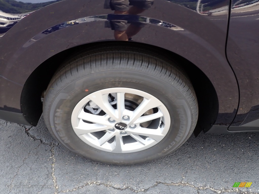 2024 Kia Carnival LX Wheel Photos