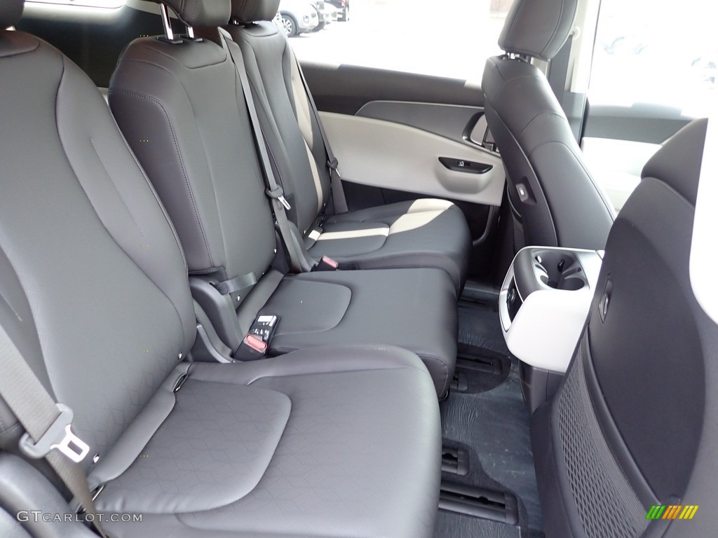 Gray Interior 2024 Kia Carnival LX Photo #146158479