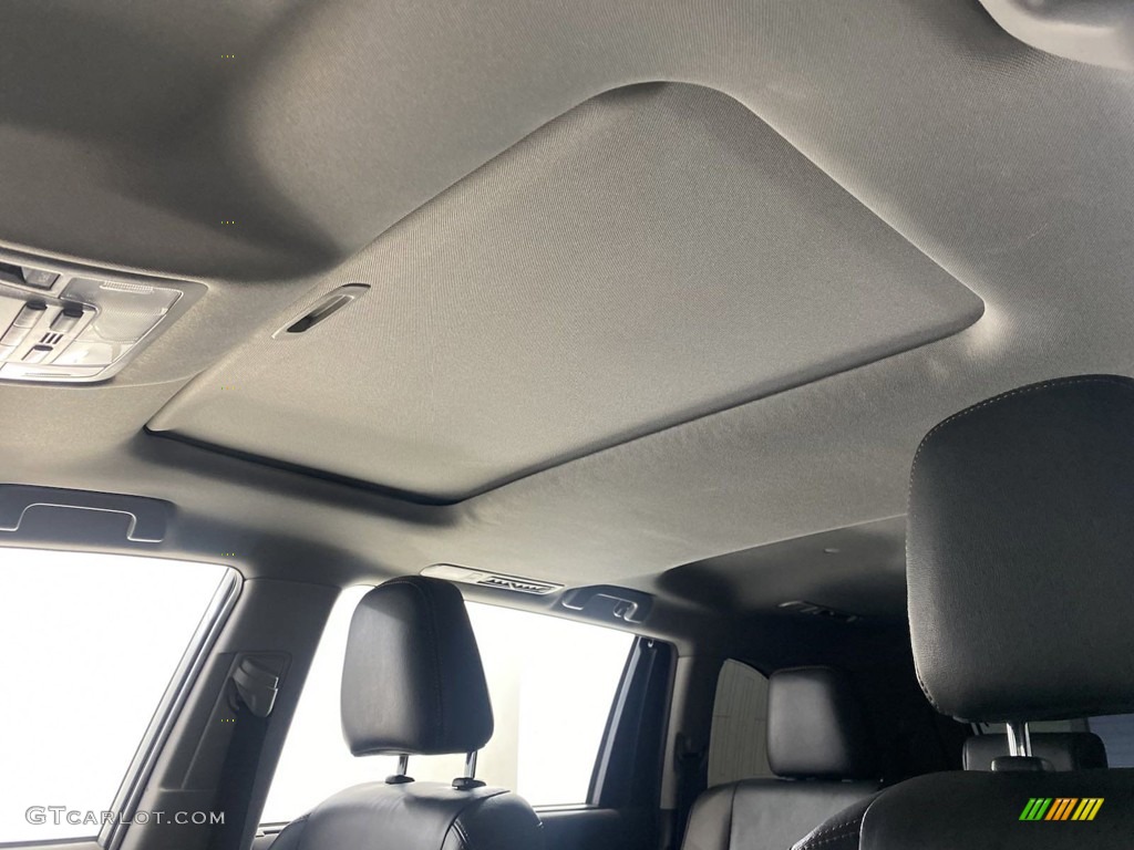 2019 Highlander XLE - Celestial Silver Metallic / Black photo #28