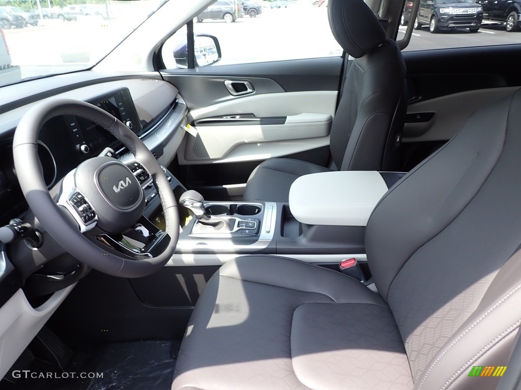 Gray Interior 2024 Kia Carnival LX Photo #146158572
