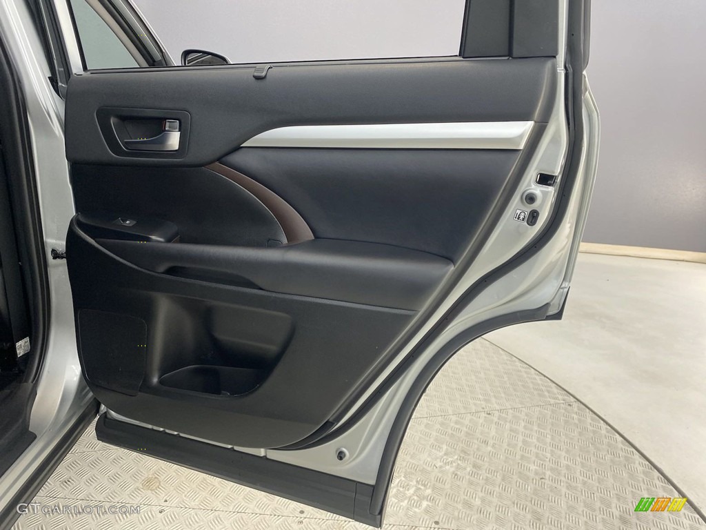2019 Toyota Highlander XLE Door Panel Photos