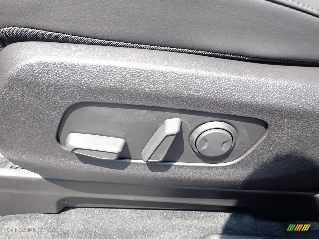 2024 Kia Carnival LX Front Seat Photos