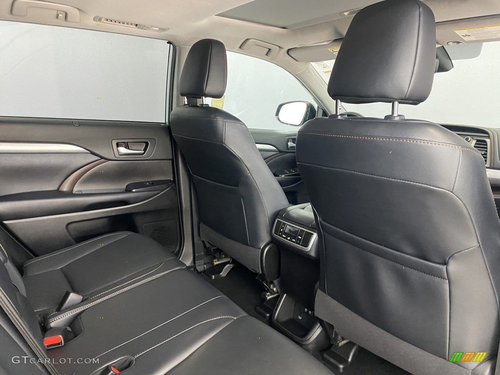 2019 Toyota Highlander XLE Rear Seat Photo #146158602