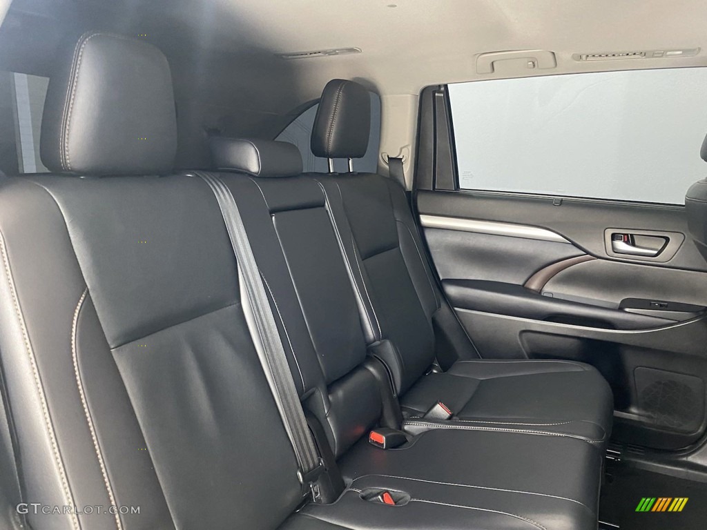 2019 Toyota Highlander XLE Rear Seat Photo #146158620