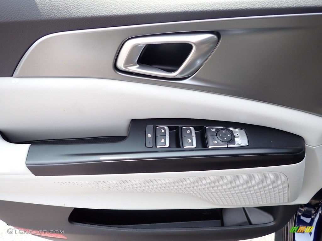 2024 Kia Carnival LX Door Panel Photos