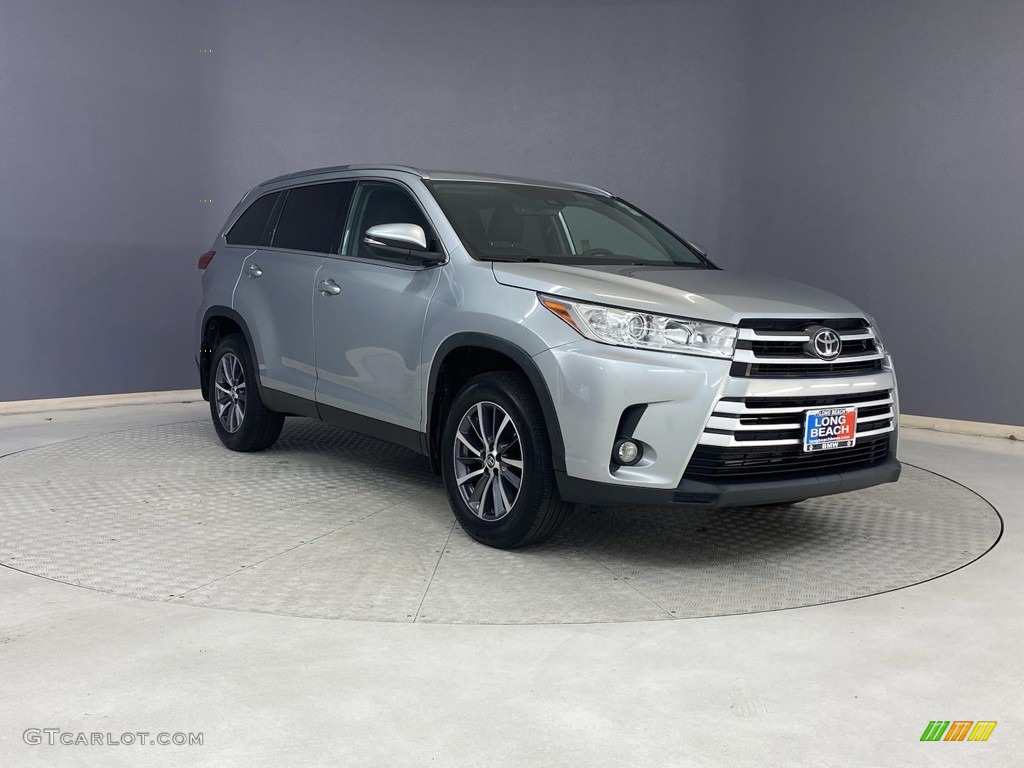 2019 Highlander XLE - Celestial Silver Metallic / Black photo #36