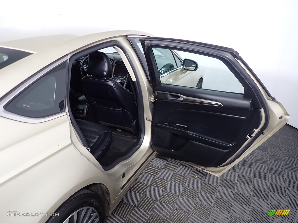 2018 Fusion Hybrid SE - White Gold / Ebony photo #35