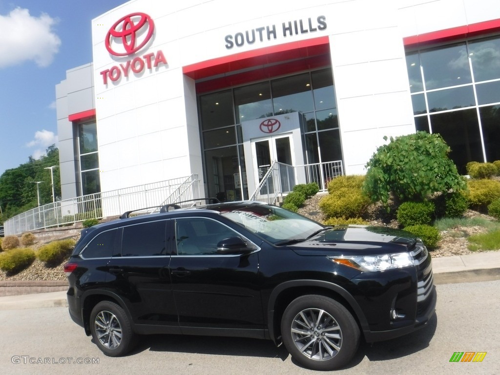 2019 Highlander XLE AWD - Midnight Black Metallic / Ash photo #2