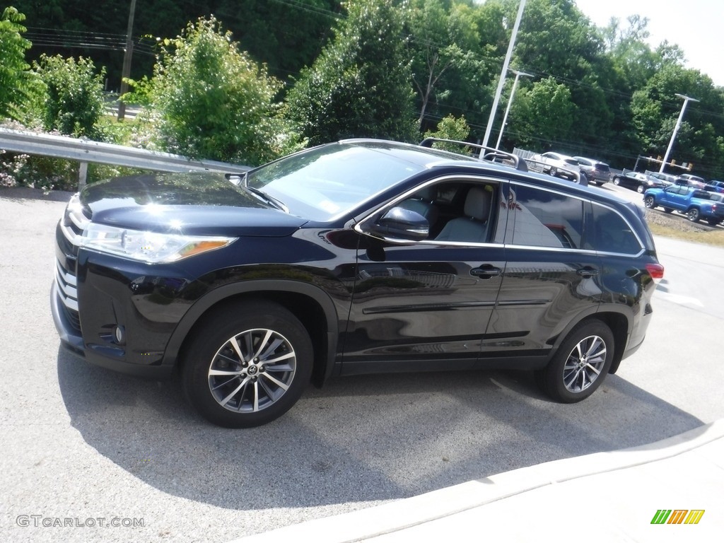 2019 Highlander XLE AWD - Midnight Black Metallic / Ash photo #14