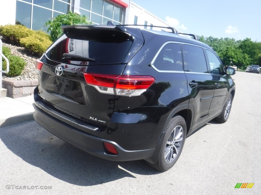 2019 Highlander XLE AWD - Midnight Black Metallic / Ash photo #16