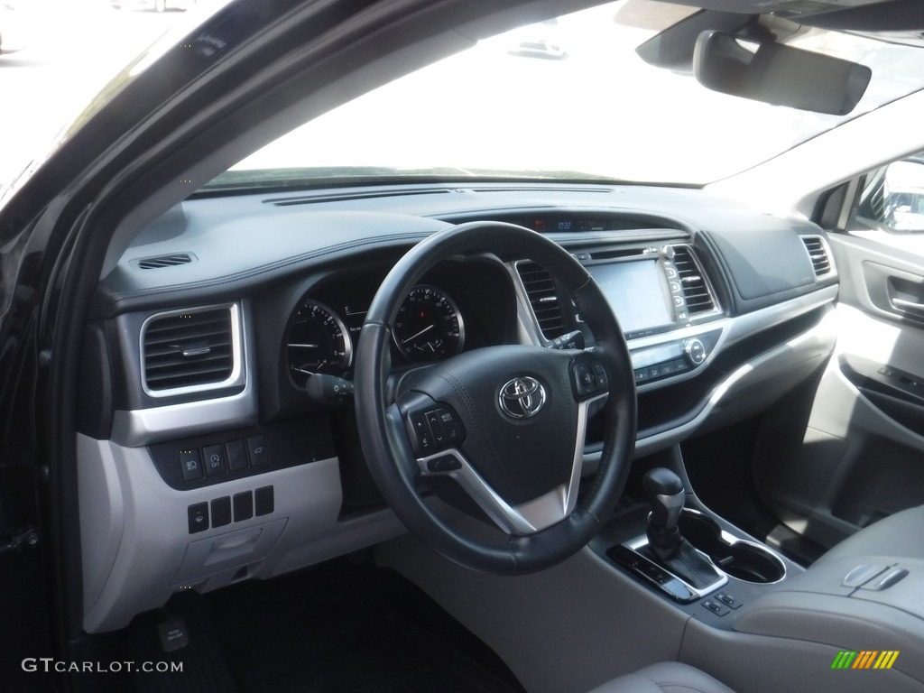 2019 Highlander XLE AWD - Midnight Black Metallic / Ash photo #20