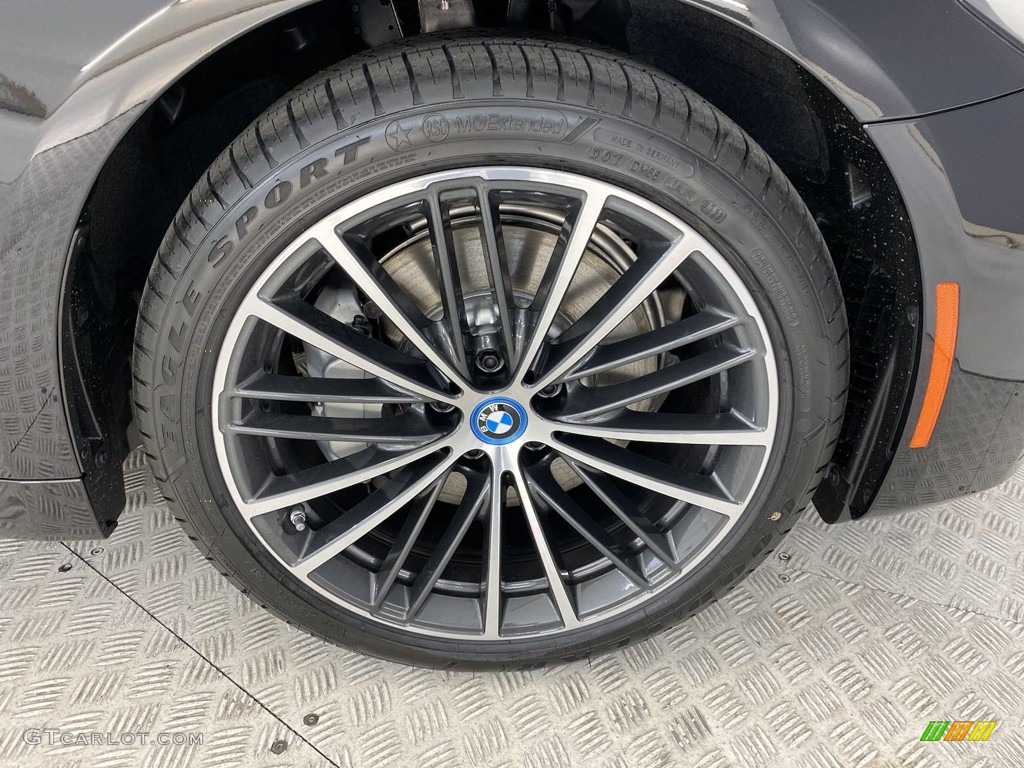 2023 BMW 5 Series 530e Sedan Wheel Photos