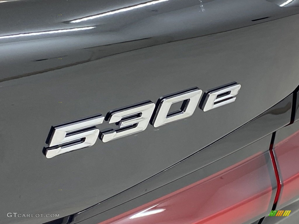 2023 5 Series 530e Sedan - Black Sapphire Metallic / Cognac photo #8