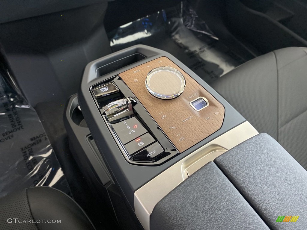 2023 BMW iX M60 Controls Photos