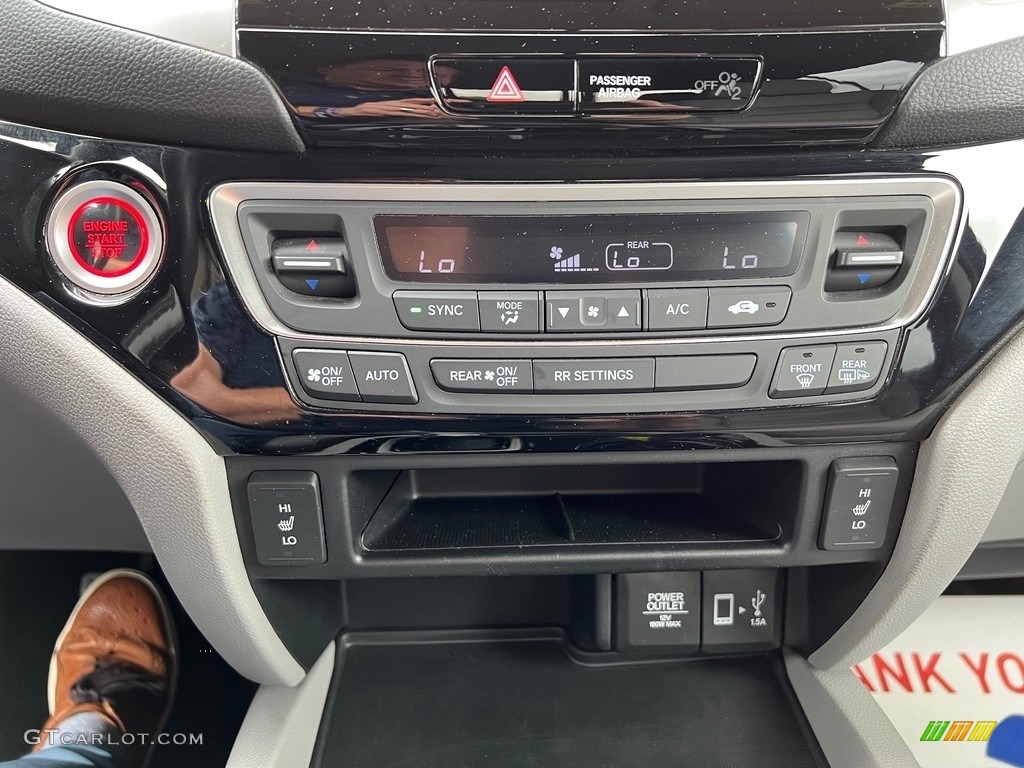 2018 Honda Ridgeline RTL-E AWD Controls Photo #146162640