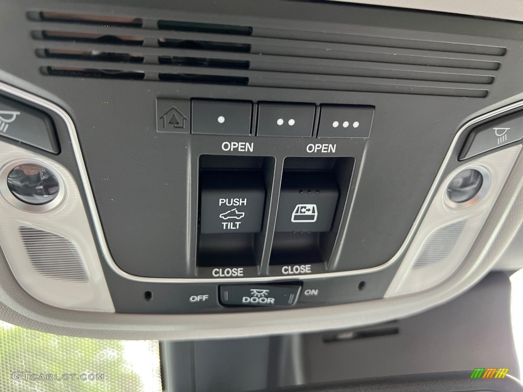 2018 Honda Ridgeline RTL-E AWD Controls Photos