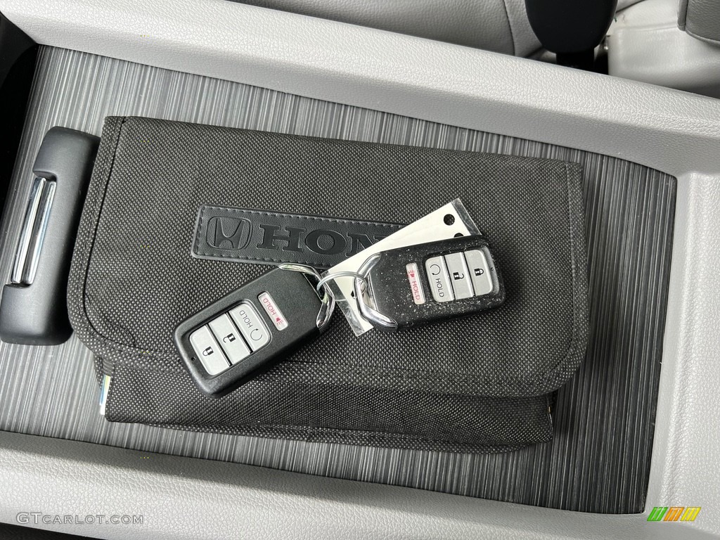 2018 Honda Ridgeline RTL-E AWD Keys Photos