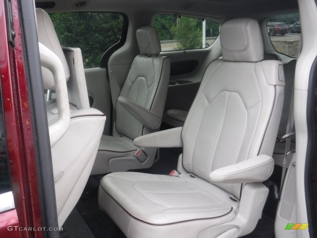 2017 Chrysler Pacifica Limited Rear Seat Photos