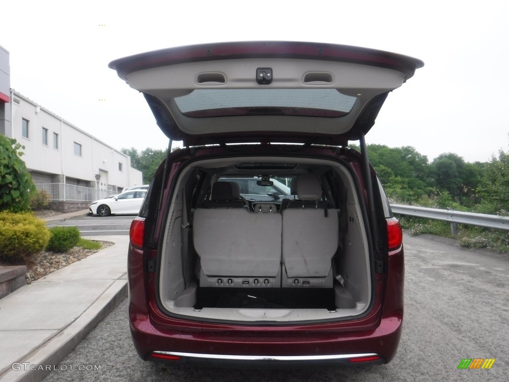 2017 Pacifica Limited - Velvet Red Pearl / Black/Alloy photo #32