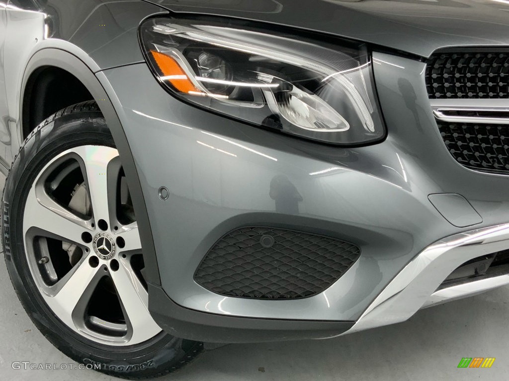 2019 GLC 300 4Matic - Selenite Grey Metallic / Black photo #3