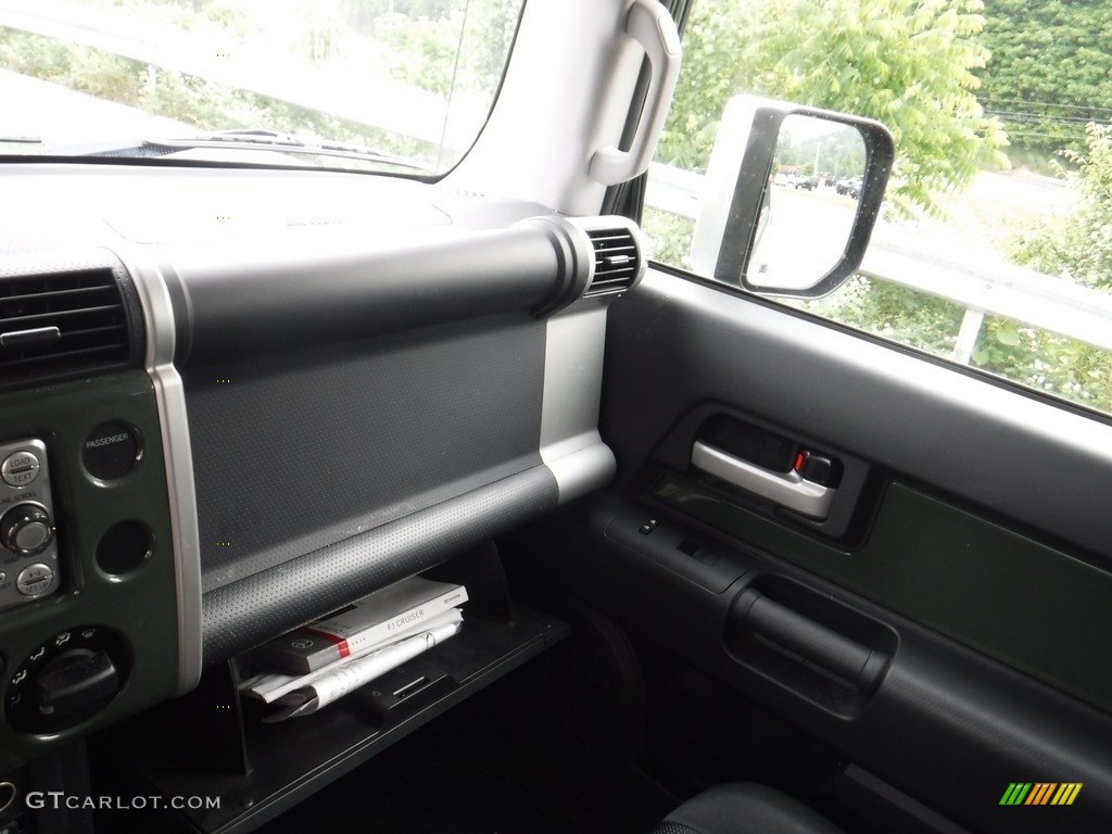 2014 FJ Cruiser 4WD - Army Green / Dark Charcoal photo #26