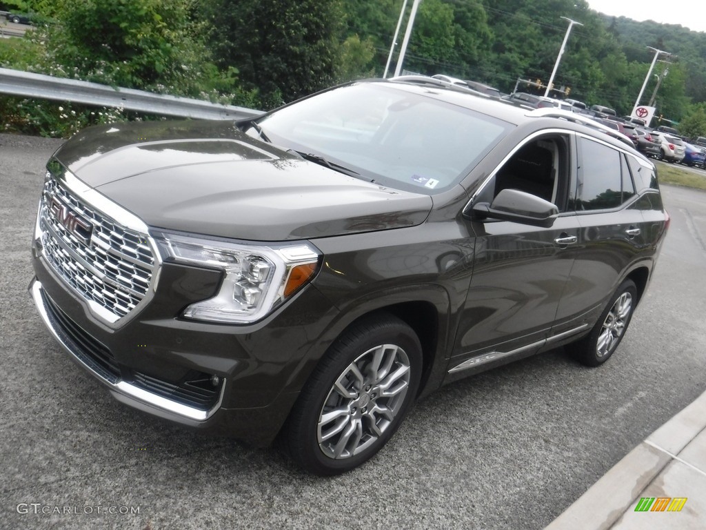 Deep Bronze Metallic 2023 GMC Terrain Denali AWD Exterior Photo #146170917